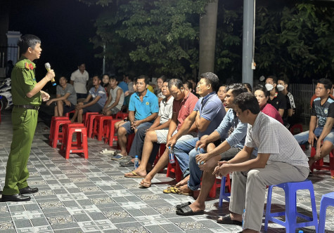 Công an Tp.Tân Uyên: Chú trọng tuyên truyền pháp luật cho công nhân