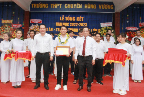 Trường THPT Chuyên Hùng Vương: Đạt nhiều thành tích nổi bật trong năm học 2022 - 2023