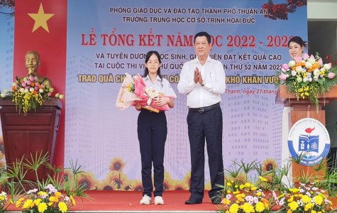 Khen thưởng học sinh đoạt giải Cây bút triển vọng Cuộc thi viết thư quốc tế UPU lần thứ 52