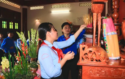 Khởi động Hành trình về nguồn “Theo bước chân anh hùng”