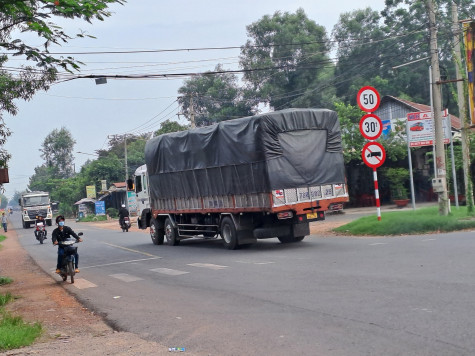 Cấm phương tiện trọng tải nặng lưu thông vào đường ĐT741B: Bảo đảm an toàn giao thông nhưng vẫn tạo điều kiện cho doanh nghiệp hoạt động