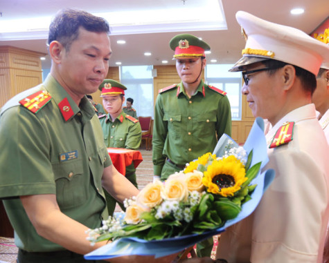 Công an tỉnh Bình Dương: Tổ chức lễ thăng cấp bậc hàm, nâng bậc lương cho hơn 800 cán bộ, chiến sĩ