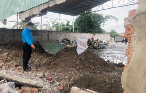 Thông tin tiếp theo bài “Điểm trung chuyển rác thải sinh hoạt gây ô nhiễm”: Chính quyền địa phương đang khắc phục các tồn tại