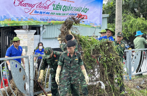 Hè tình nguyện: Làm đẹp từ con kênh, góc phố