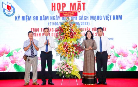 Họp mặt kỷ niệm 98 năm Ngày Báo chí cách mạng Việt Nam (21-6)