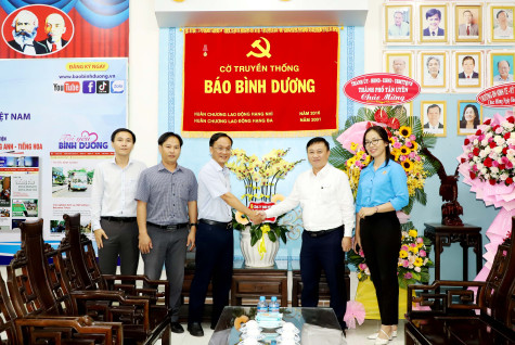 Nhiều cơ quan, đơn vị chúc mừng Báo Bình Dương nhân Ngày Báo chí cách mạng Việt Nam (21-6)