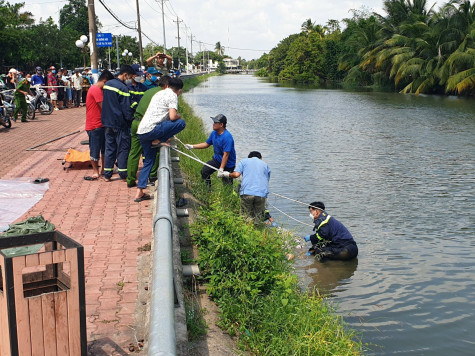 Phát hiện thi thể phụ nữ trôi trên rạch Búng