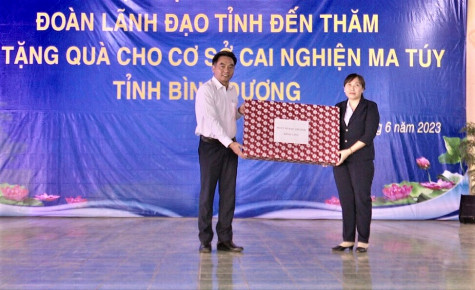 Thăm, tặng quà động viên các học viên Cơ sở cai nghiện ma túy tỉnh