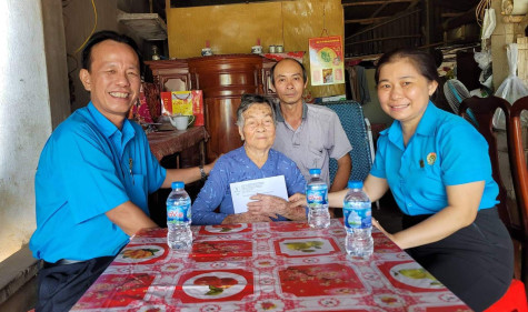 Đẩy mạnh phong trào thi đua trong công nhân lao động