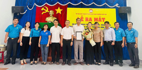 Ra mắt mô hình “Vòng tay nghĩa tình, nâng bước người nghèo, khó khăn”