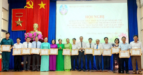 Những “bông hoa” trong vườn Bác