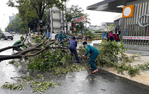 "Chiến sĩ sao vuông" giúp dân khắc phục hậu quả mưa bão