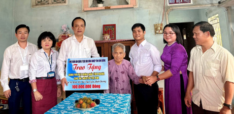 Ban Quản lý các Khu công nghiệp tỉnh: Hỗ trợ kinh phí xây nhà tình nghĩa cho gia đình chính sách