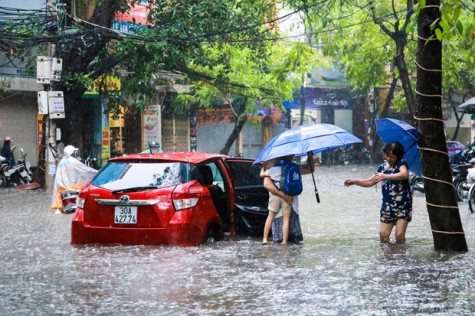 Chuyên gia nhận định tình hình bão, sạt lở đất trong tháng tám