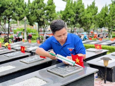 Thành đoàn Dĩ An: Thực hiện công trình “Màu Tổ quốc”