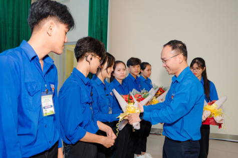 TP.Tân Uyên: 120 học sinh tham gia chương trình “Em yêu chú bộ đội”