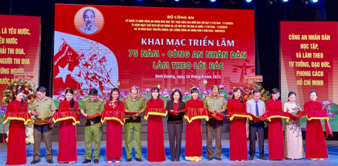 Khai mạc triển lãm “75 năm - Công an nhân dân làm theo lời Bác”