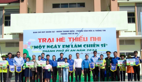 Hội trại hè “Một ngày em làm chiến sĩ”