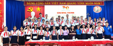 Lãnh đạo TP.Thuận An gặp gỡ Đoàn đại biểu Cháu ngoan Bác Hồ