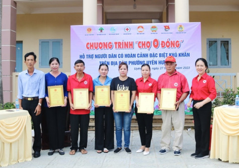 Hỗ trợ 200 người dân, công nhân khó khăn đi “Chợ 0 đồng”