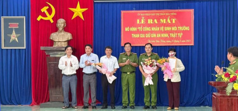 Ra mắt mô hình “Tổ công nhân vệ sinh môi trường tham gia giữ gìn an ninh trật tự”