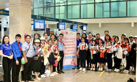 Thiếu nhi tham gia "Chuyến bay măng non"