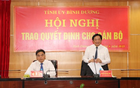 Tỉnh ủy Bình Dương trao quyết định về công tác cán bộ