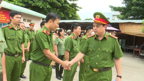 TP.Thuận An: Ra quân “Tháng cao điểm an toàn giao thông cho học sinh đến trường”