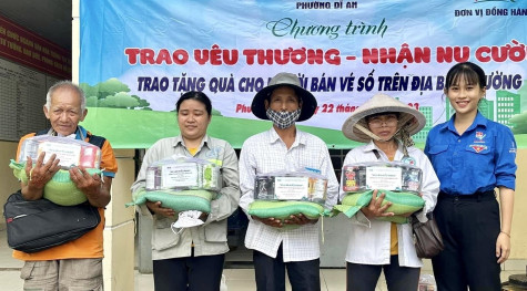 Phường đoàn Dĩ An (TP.Dĩ An): Tổ chức chương trình “Trao yêu thương - Nhận nụ cười”