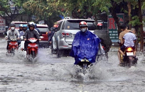 Hầu khắp cả nước có mưa dông về chiều tối và đêm, đề phòng lốc sét