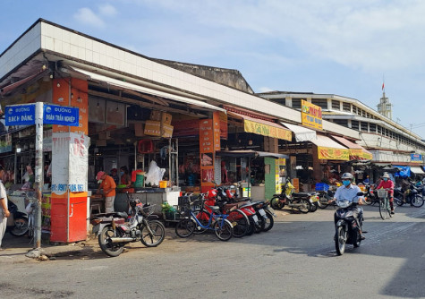 Điện lực Bình Dương: Tiếp tục duy trì cung cấp điện cho tiểu thương chợ Thủ Dầu Một