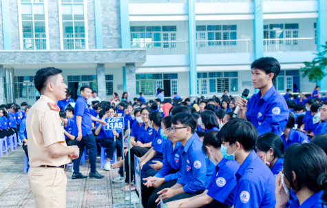 Tuyên truyền văn hóa giao thông cho học sinh, công nhân