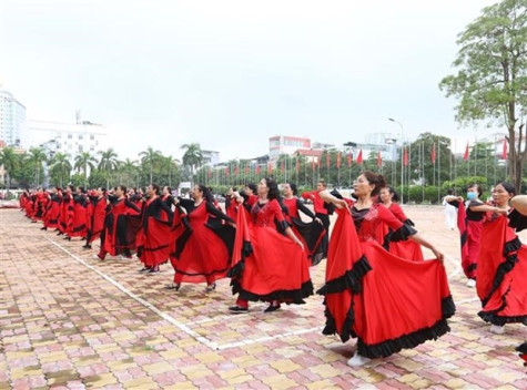 Chăm lo đời sống tinh thần cho người cao tuổi là mục tiêu lâu dài