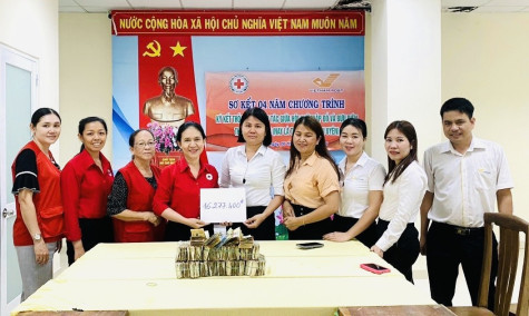 TP.Tân Uyên: Khui thùng quỹ nhân đạo chia sẻ với người dân khó khăn