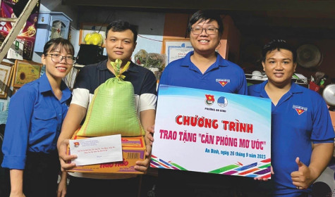 Phường đoàn An Bình (TP.Dĩ An): Trao “Căn phòng mơ ước”