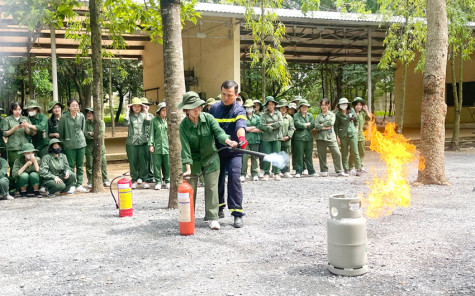 Khi sinh viên “vào vai” lính cứu hỏa