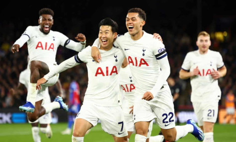 Son giữ Tottenham trên đỉnh bảng Ngoại hạng Anh