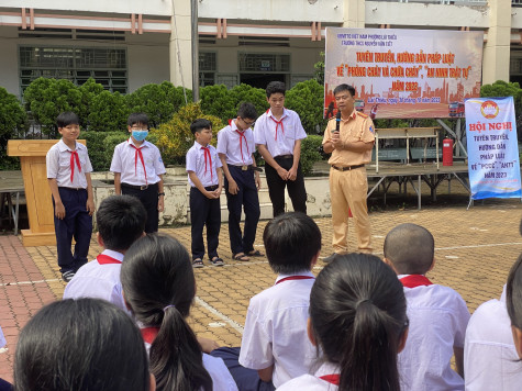 Tuyên truyền về phòng cháy, chữa cháy và an toàn giao thông cho học sinh