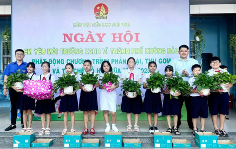 “Em yêu môi trường xanh, vì thành phố không rác”