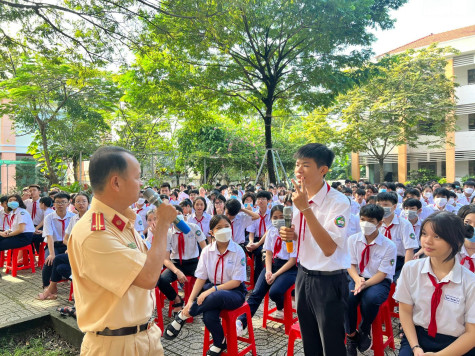 Bảo đảm an toàn giao thông cho học sinh: Cần sự nỗ lực hơn từ nhà trường và gia đình