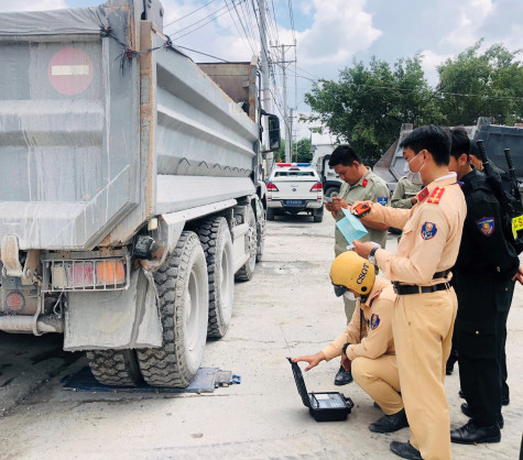 Nỗ lực bảo đảm trật tự an toàn giao thông cuối năm: Tăng cường tuyên truyền, kéo giảm vi phạm