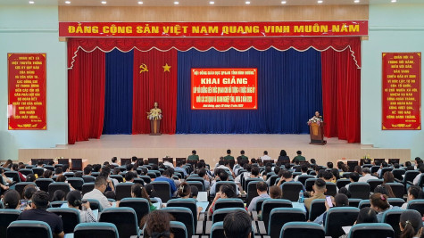 Bồi dưỡng kiến thức quốc phòng và an ninh cho cán bộ, đảng viên đối tượng 4