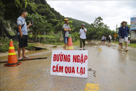 Không khí lạnh gây mưa to từ Hà Tĩnh đến Thừa Thiên - Huế