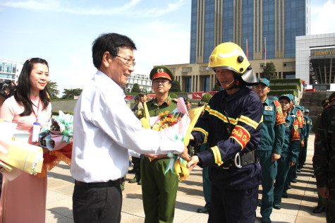 Diễn tập phương án chữa cháy tại tòa nhà Trung tâm hành chính tỉnh Bình Dương