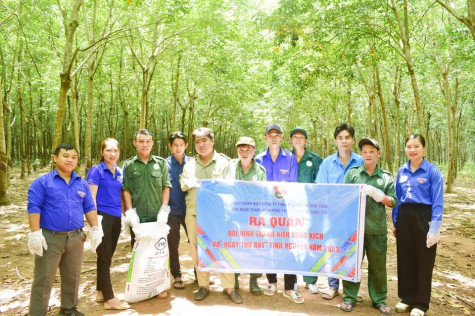 Đoàn viên thanh niên đẩy mạnh các phong trào thi đua