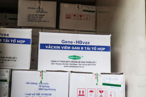 Khẩn trương phân bổ vaccine cho các địa phương ngay từ đầu năm 2024