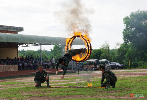 “Luồn sâu đánh hiểm, đoàn kết chiến thắng”