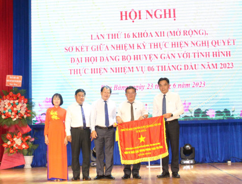 Vượt khó hoàn thành các mục tiêu, nhiệm vụ