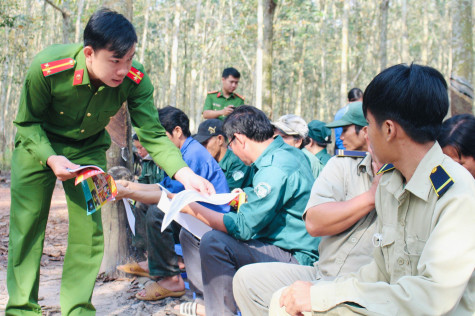 Đến tận lô cao su tuyên truyền pháp luật