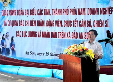 Đoàn công tác tỉnh thăm, chúc tết cán bộ, chiến sĩ, các lực lượng và nhân dân trên đảo Nam Du